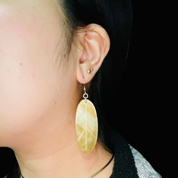 Mother of pearl Shell Peace Leaf Earrings - Picture 2 of 3